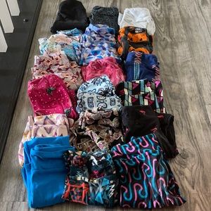 17 pairs of Kids S/M Lularoe Leggings